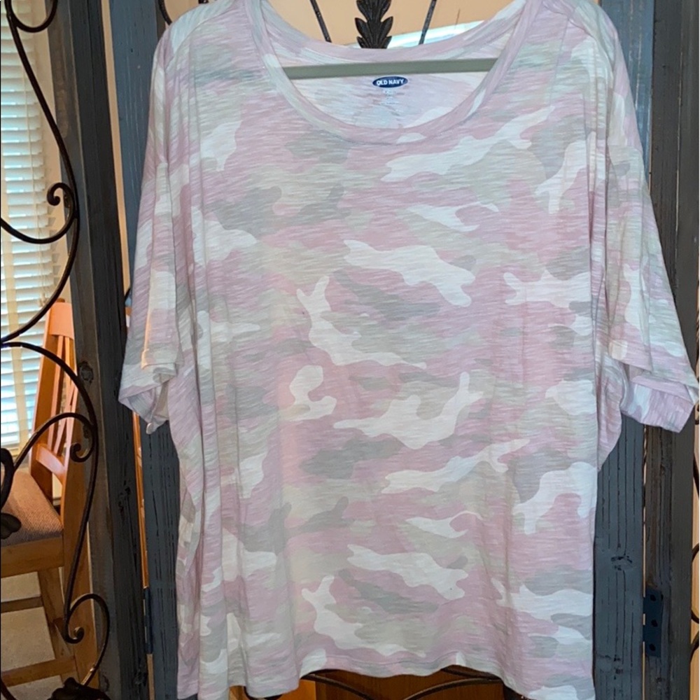 Plus size 4x old navy pink gray and white cameo.